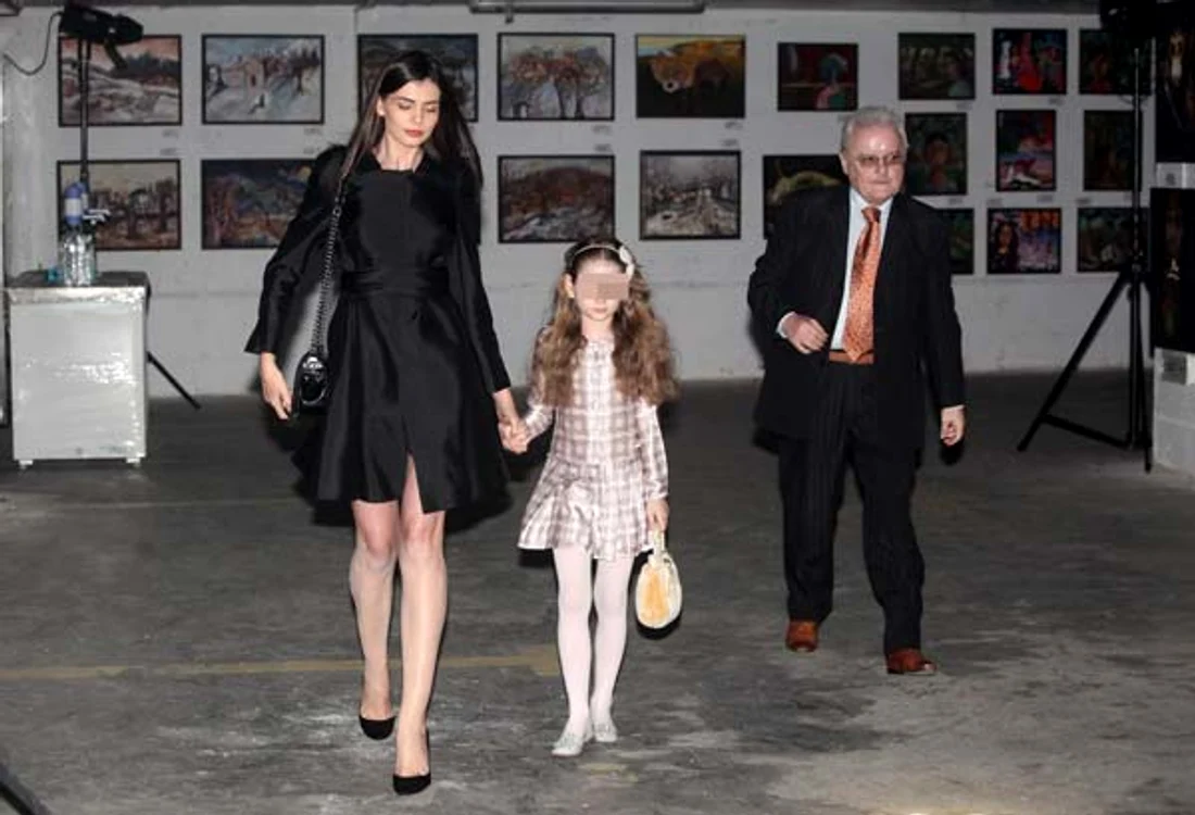 Monica Gabor a stat, din nou, alături de fostul ei soţ, Irinel Columbeanu, la vernisajul de pictură al fiicei lor, Irinuca Columbeanu Foto: Sever Gheorghe