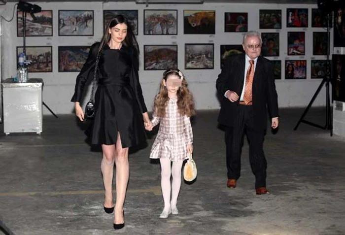 Monica Gabor a stat, din nou, alături de fostul ei soţ, Irinel Columbeanu, la vernisajul de pictură al fiicei lor, Irinuca Columbeanu Foto: Sever Gheorghe