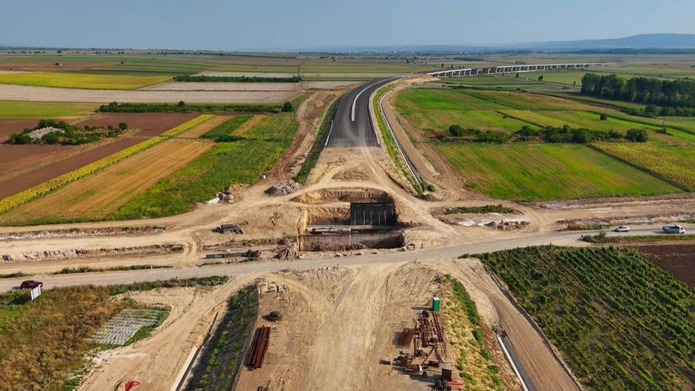 Șantierele celor mai importante autostrăzi ar putea fi abandonate. S-au terminat banii, urmează iarna, iar muncitorii sunt în concediu