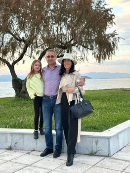 Gabriel Fătu alături de fiica și soția sa FOTO: CLICK!