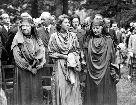 Regina Elisabeta la ritualul druid. FOTO: Getty Images