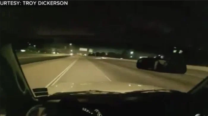 
    Bărbatul a filmat travaliul soţiei în drumul spre spitalFoto Youtube  