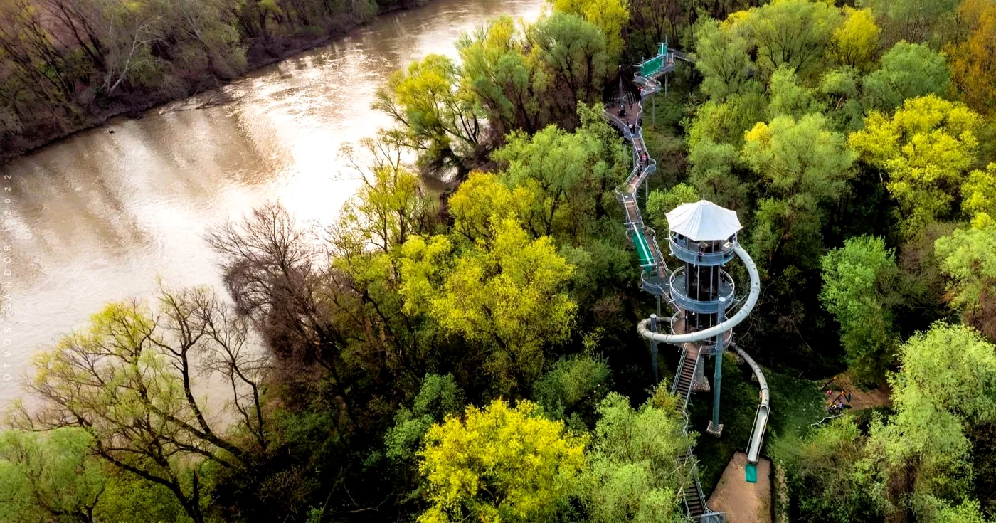 Aleea Cununilor, un loc de vis în apropiere de România / foto: Facebook