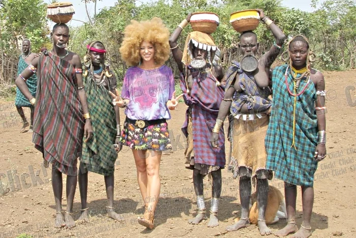 Delia Matache a purtat mai  mereu o perucă „africană”,  ca să dea bine în poze