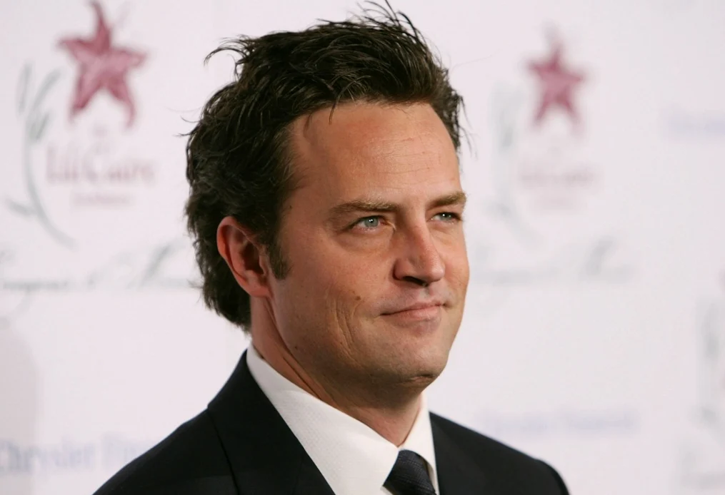 Actorul Matthew Perry, cunoscut pentru interpretarea personajului Chandler Bing în serialul Friends.