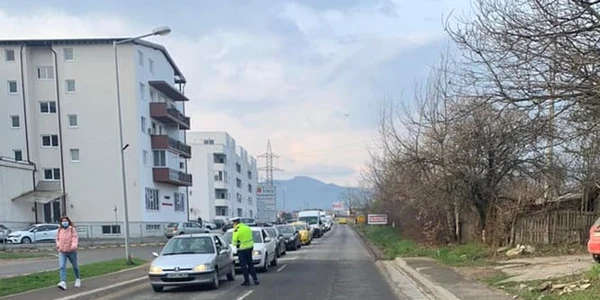 Filtru de poliţie la ieşire din Cisnădie - Sibiu oraş aflat în carantină Foto Poliţia Sibiu
