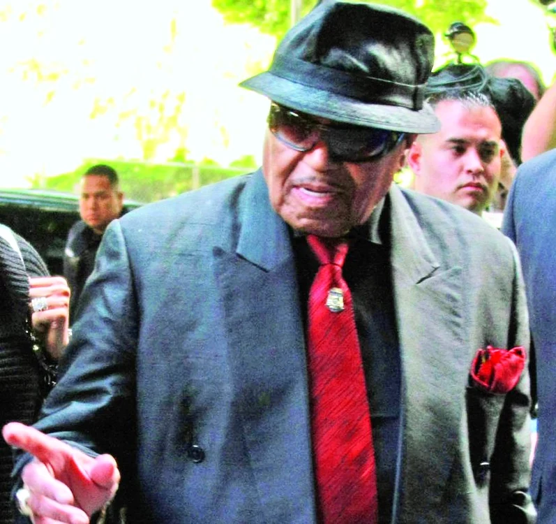 Joe a dezvăluit că a implorat-o pe Katherine să stea lângă Michael, ca să-l salveze
