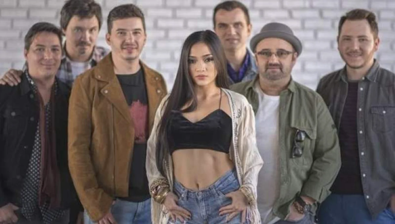 Jukebox și Bella Santiago