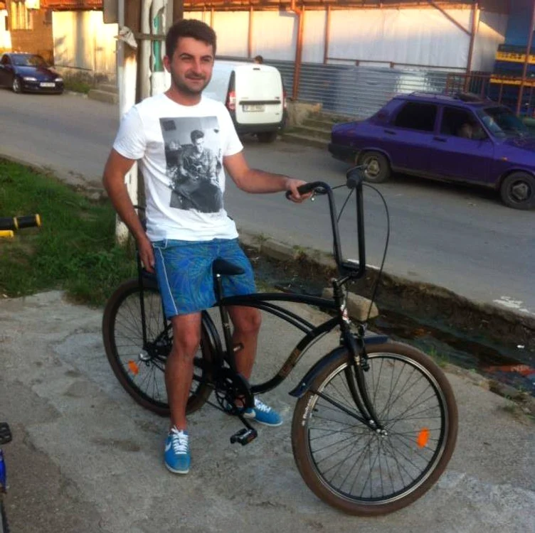 Laurențiu Lăzărescu a fost făcut de rușine pe blogul lui Cabral, pentru observația lui rasistă