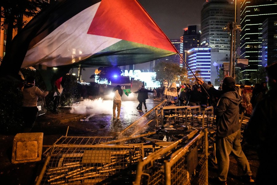 Lumea musulmană, un butoi cu pulbere. Proteste după atacul de la spitalul din Gaza: „Ne dorim rachete împotriva rachetelor” | FOTO VIDEO