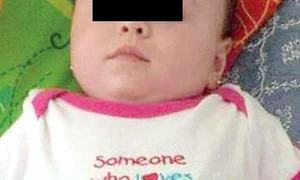 Oana nu îşi poate 'ine bebeluşul în braţe din cauza operaţiilor suferite  jpeg