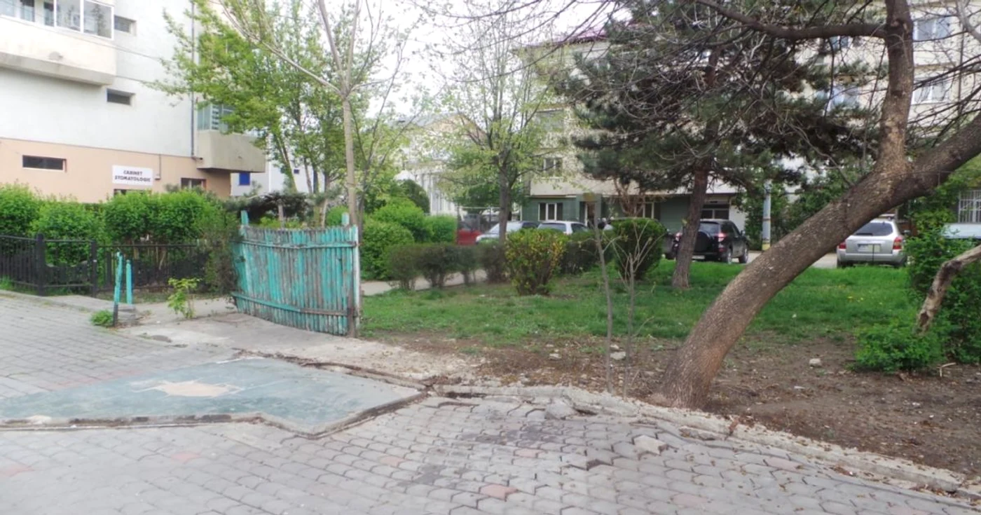 Terenul pe care Duţă vrea să construiască un bloc
