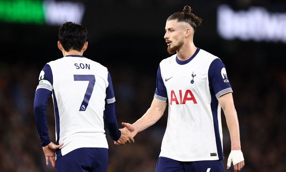 Vestea care l-ar putea dărâma definitiv pe Radu Drăgușin. Tottenham și-a luat o „fiară” în apărare