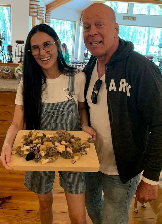 Demi Moore a rămas în relații bune cu Bruce Willis (Foto: Instagram)