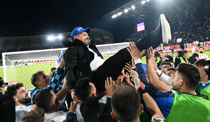 Florin Maxim, antrenorul de la Corvinul, omul momentului (FOTO: Sportpictures)