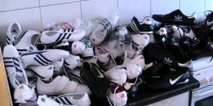 Adidaşii au fost confiscaţi