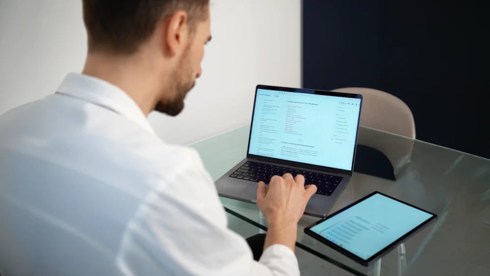 «Nu știu dacă ce învăț e suficient» — Ce spun 600 de medici rezidenți despre pregătirea pentru examenul de specialitate