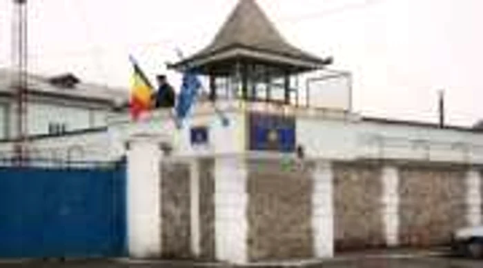 Târgu-Jiu:  Înjunghiat de colegul de celulă