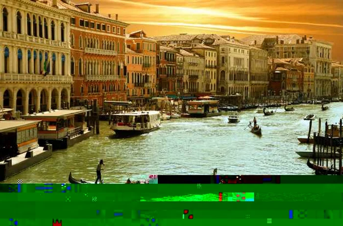 Gondolele din Veneţia ocupă un loc de frunte în topul celor mai romantice atracţii turistice din lume FOTO Shutterstock