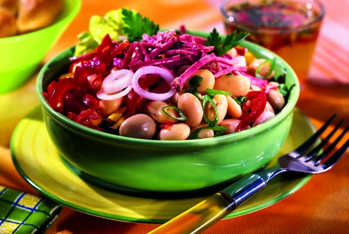 salata de fasole cu sunca jpeg