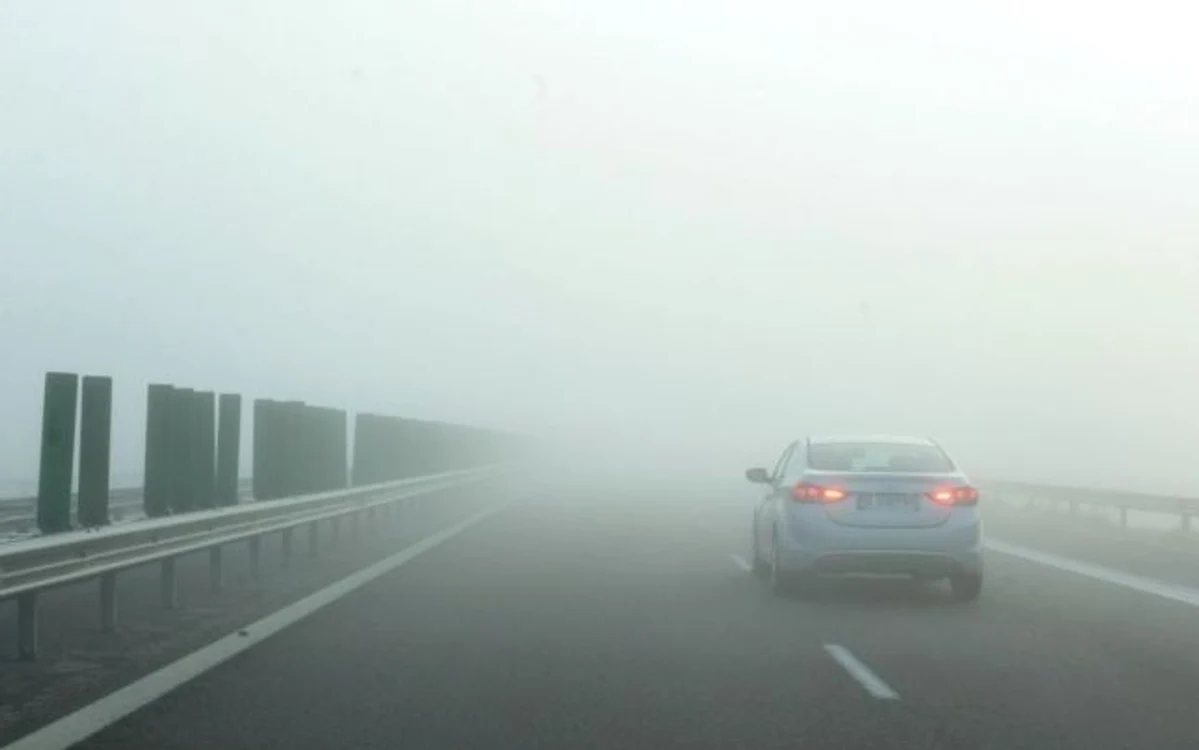 Primăvara și toamna apare un fenomen meteo banal, ceața, care face probleme în special șoferilorFOTO: adevarul.ro
