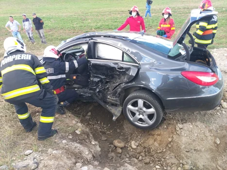 Accident cu blocarea traficului pe DN1 în zona Cristian - Sibiu şi patru victime Foto ISU Sibiu 