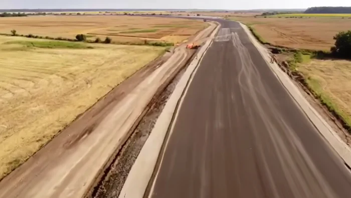 Vești bune pentru șoferi. Au început asfaltările pe Centura Buftea/ captura video Youtube