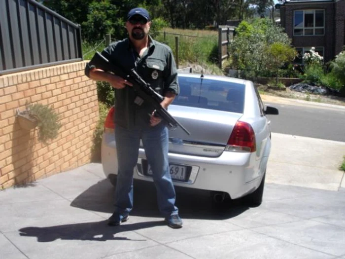 
    Stefan Chirilă alături de familie, în pădurea tropicală  