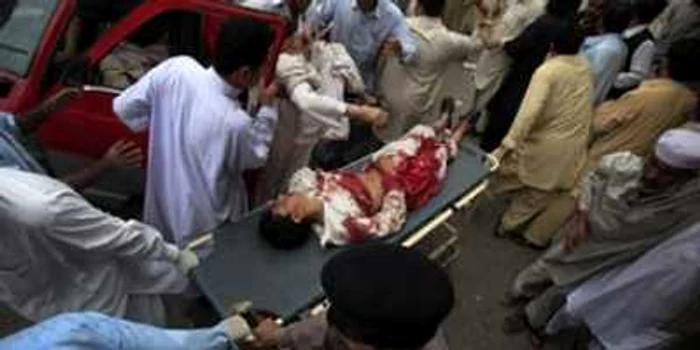 Un nou atentat sinucigaş face 20 de victime în Pakistan