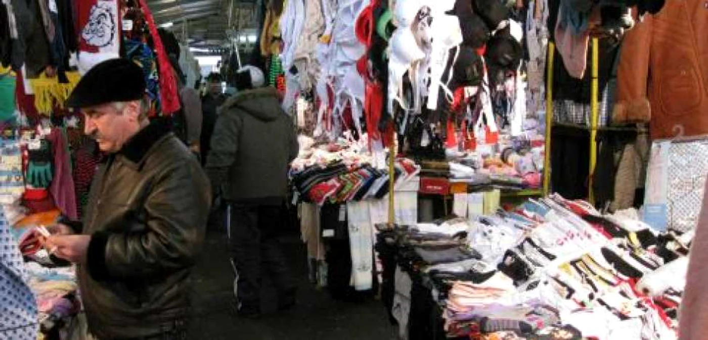 Chiria unei tarabe a ajuns la 50 de euro
