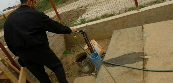 Apa va fi furnizată după remedierea defecţiunii