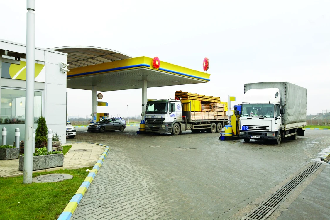 Acciza suplimentară de 7 eurocenţi la carburanţi este aplicată de la 1 aprilie 2014, măsura fiind criticată constant de către transportatori FOTO Adevărul
