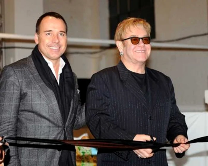 
    Elton John şi partenerul său David Furnish  