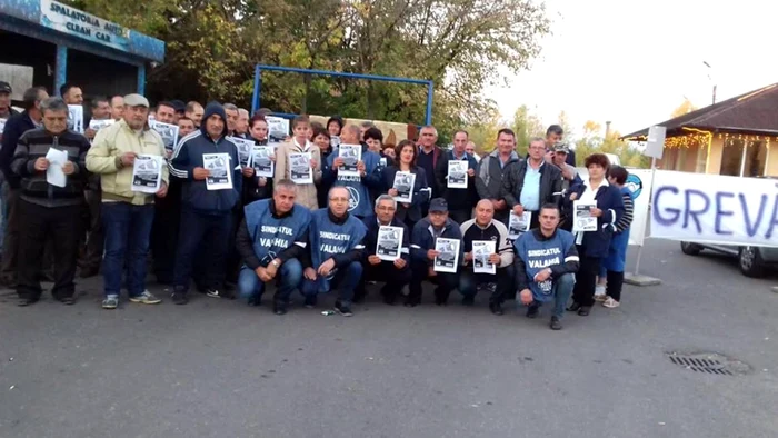 Sindicaliştii anunţă că miercuri a fost semnat Contractul Colectiv de muncă precum şi ultimul protocol în care părţile au convenit încetarea grevei şi reluarea activităţii normale.