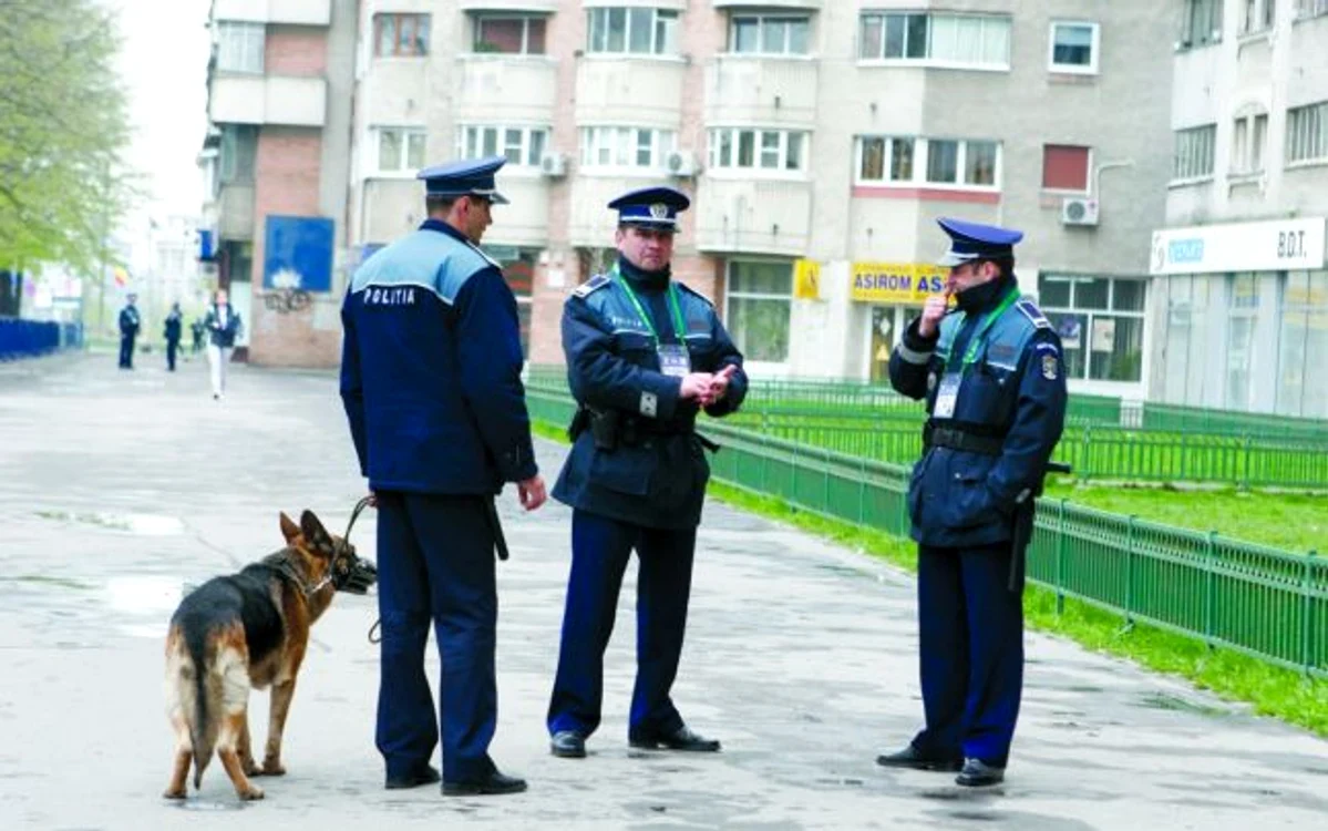 Vela scoate poliţiştii din birouri şi îi trimite în stradă   FOTO Click