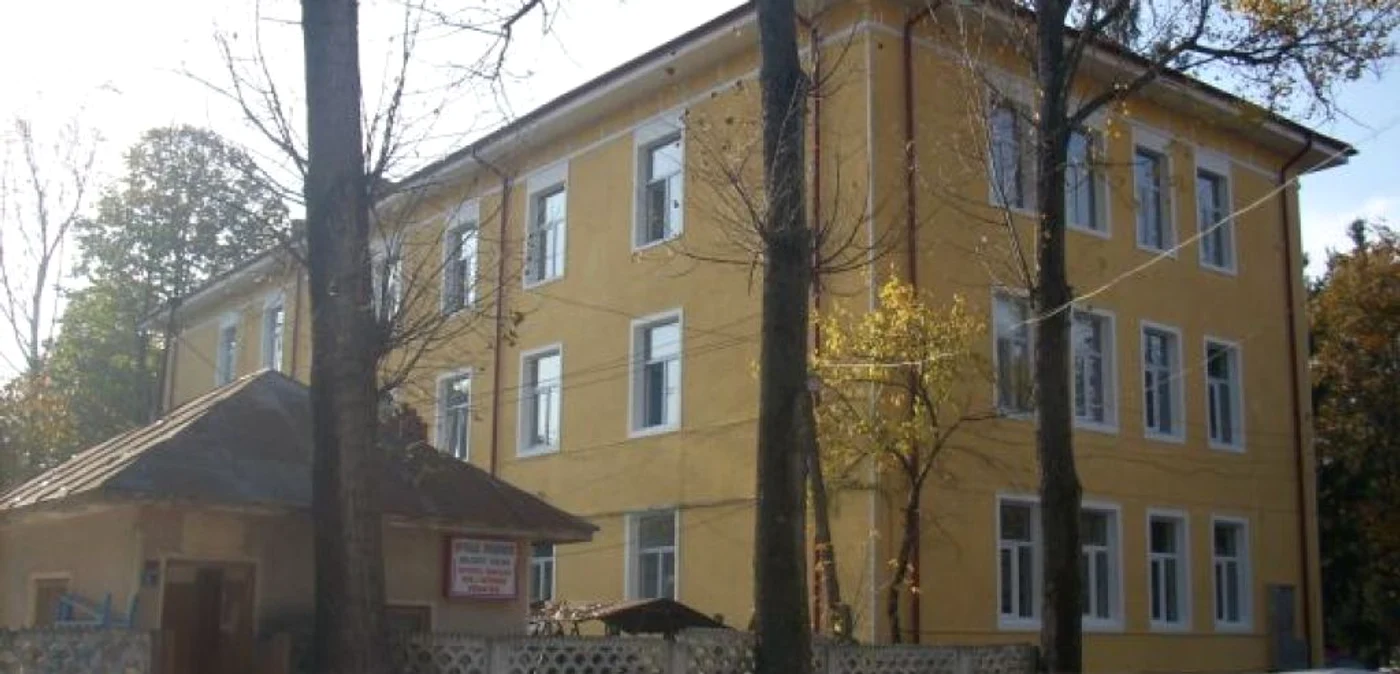 Clădirea fostului „spital rural” Bălceşti, redeschisă ca Centru de Recuperare Balneo-Fizio-Terapie, Foto: Adevărul