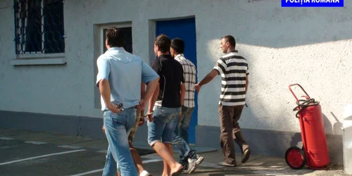 Cei trei bărbați ajung astăzi în fața instanței