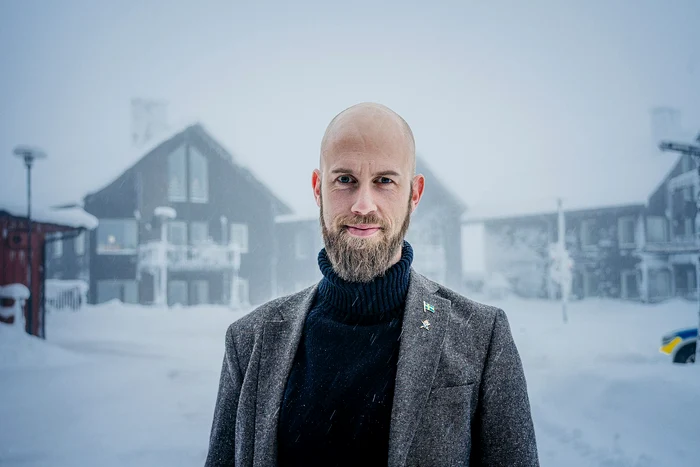 Carl-Oskar Bohlin, în sacou, iarna,