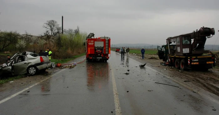 Două persoane şi-au pierdut ieri viaţa pe şoselele din Alba