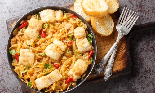 Peste pe pat de varza  Sursa foto shutterstock 2363702885 jpg