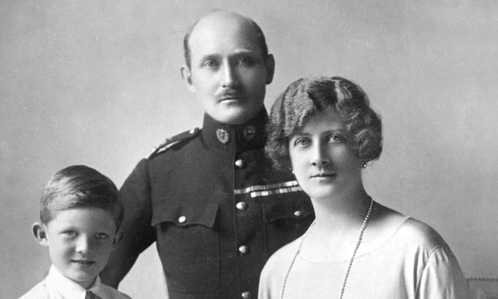 Prințul Arthur de Connaught, cu soția Prințesa Alexandra, a doua Ducesă de Fife, și fiul lor, Alastaire Windsor, 1920   profimedia 0116375663 jpg
