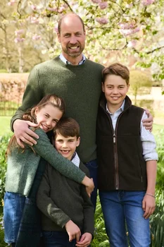 Prințul William cu copiii George, Charlotte, Louis