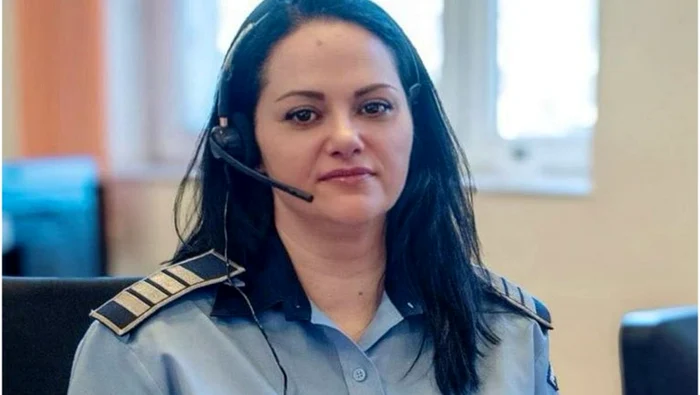 Ramona are 43 de ani și lucrează la Dispeceratul Poliției Capitalei de 4 ani / foto: MAI