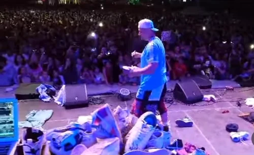 Puya să autografe pe adidași Sursa: Instagram  