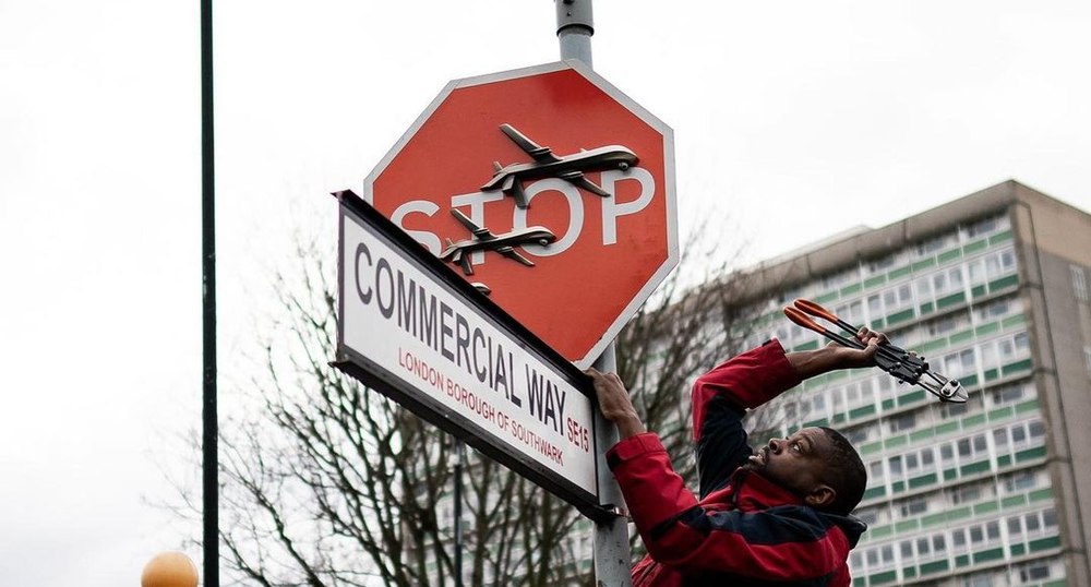 Un bărbat a fost arestat după ce o creaţie a artistului Banksy a dispărut de pe o stradă din Londra