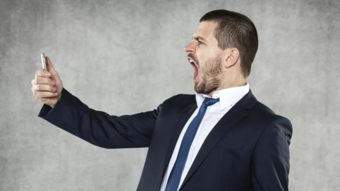 
    Semnal slab pe mobil  