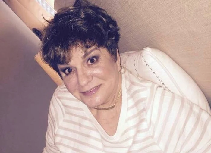 Camioanele cu tone de materiale au produs trepidaţii, care au fisurat imobilul