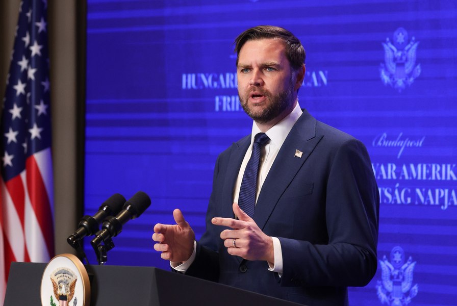 J.D Vance vrea să-l convingă pe Trump să nu atace Iranul, scrie WSJ. Scrisoarea trimisă secretarului Consiliului Suprem iranian al Securităţii Naţionale