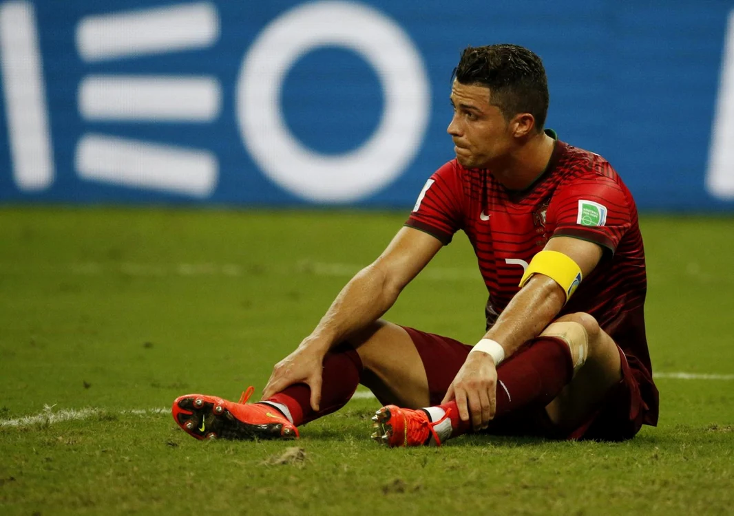 
    Cristiano Ronaldo a marcat, dar nu a reuşit să îşi ducă echipa în optimiFoto: Reuters  