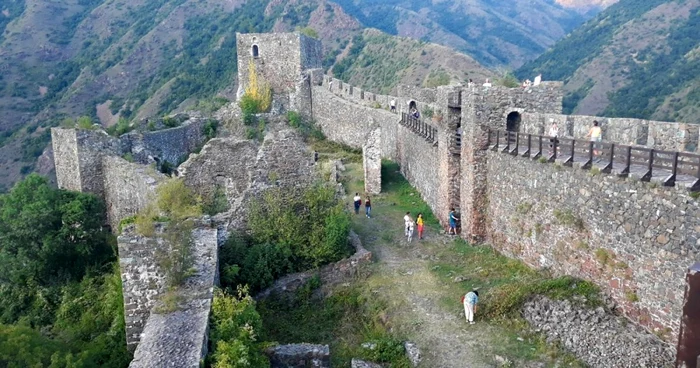 Cetatea  Maglič 2